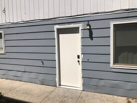 Building Photo - 518 SW City View St