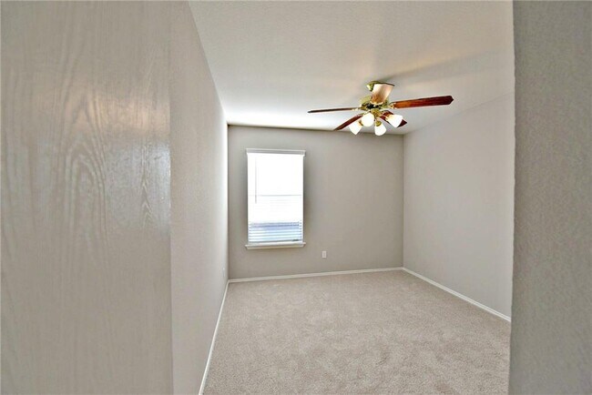 Building Photo - 510 Golden Gate Dr