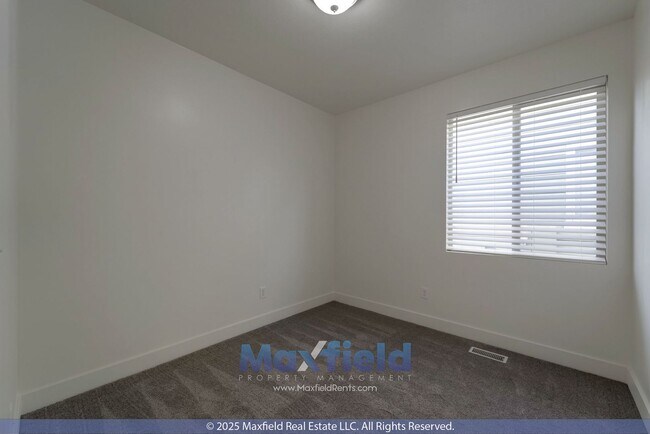 Building Photo - BRAND NEW CARPET - 6BD 4BTH 2GAR - Home in Lehi