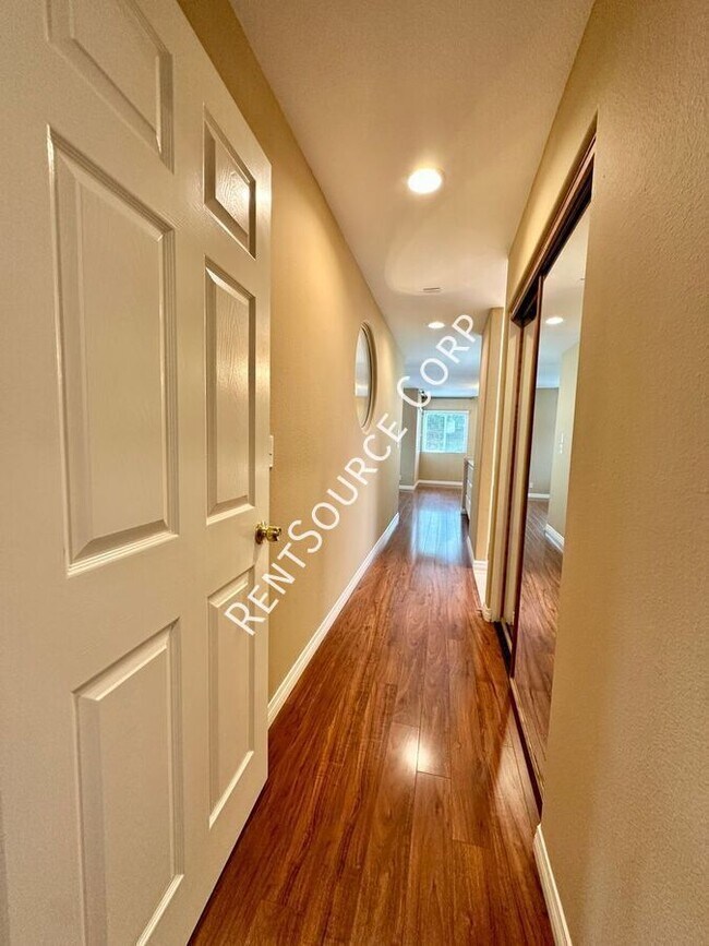 Building Photo - 25823 Dickens Ct