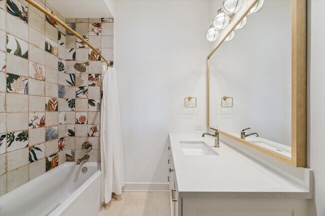 Building Photo - 1136 Woodland St