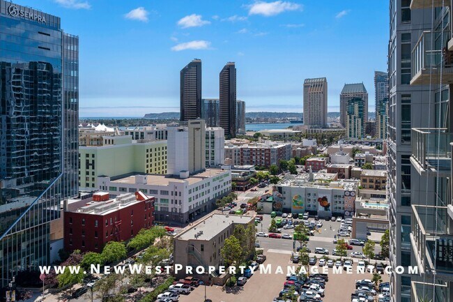 Building Photo - Stunning Fully Furnished East Village 2 Be...
