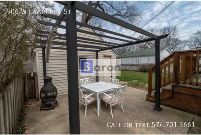 Building Photo - 906 W Lawrence St