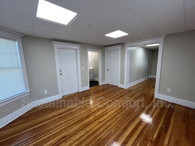 Building Photo - 36 Roxbury St