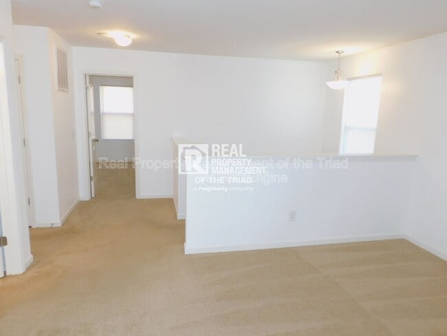 Building Photo - 5013 Red Poll Dr