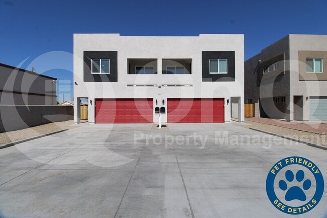 Primary Photo - 2516 E Broadway Rd