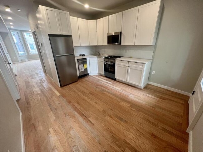 Building Photo - 11 Douglas St