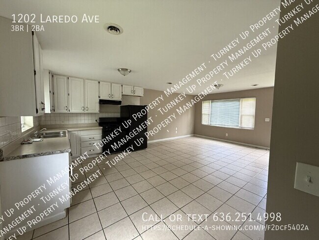 Building Photo - 1202 Laredo Ave