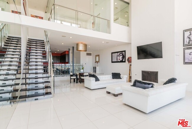 Building Photo - 5205 Ocean Front Walk