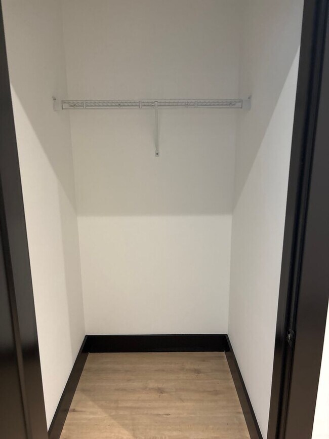 Building Photo - Comfort Meets Convenience – 2-Bedroom Apartment Near the Riverfront