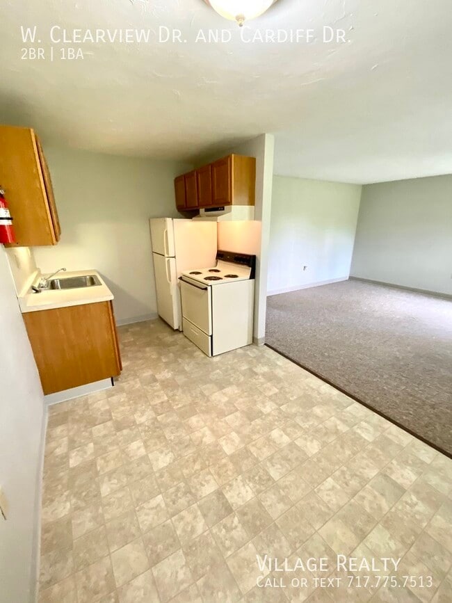 Building Photo - 51 W Clearview Dr