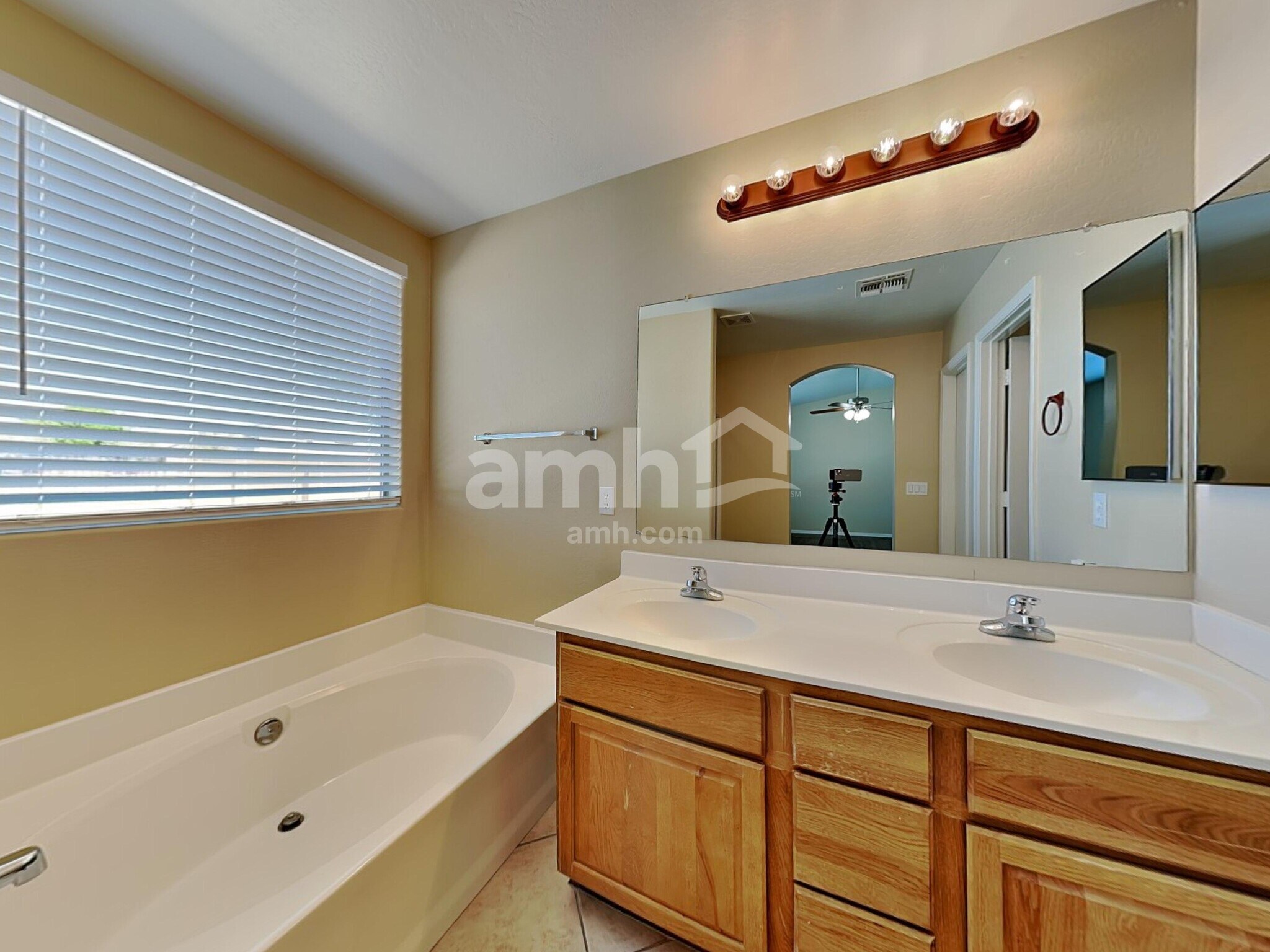 Building Photo - 8110 S 48th Ln