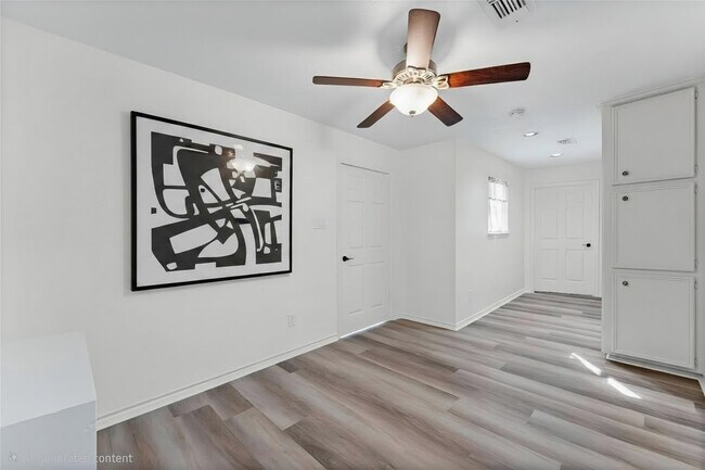 Building Photo - 110 Shadow Wood Dr