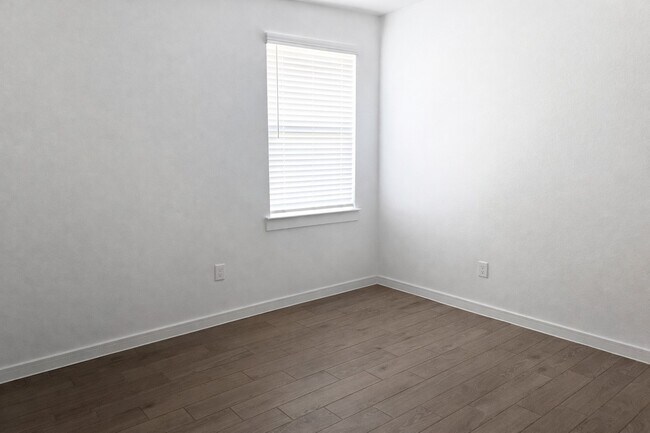 Building Photo - 8438 Bay Rdg Cir