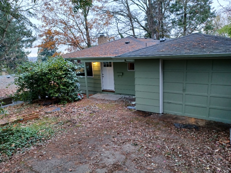 Primary Photo - 585 W 26th Ave