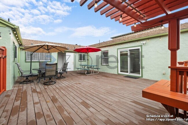 Building Photo - 3606 Barrett Ave