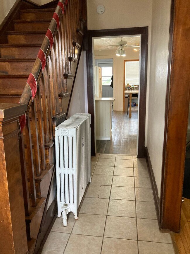 Building Photo - 3+ Bedroom / 2 Bath Single Family Home Ava...