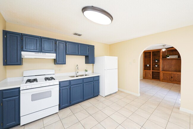 Building Photo - 2408 Milford Ct