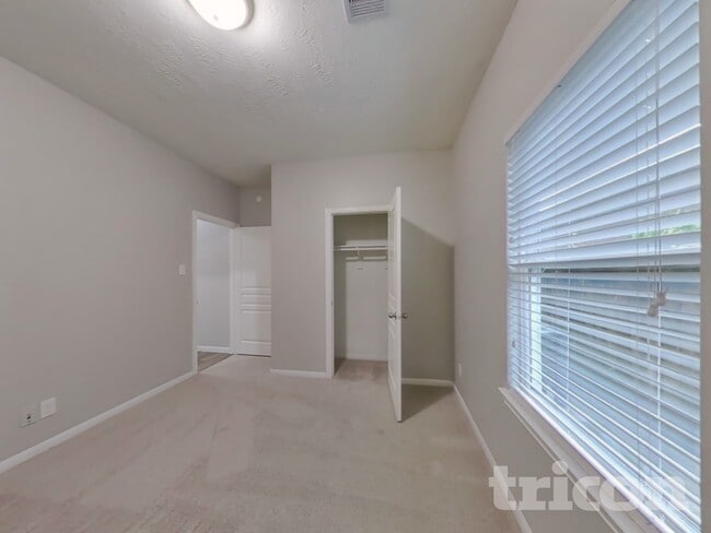 Building Photo - 210 Pequin Rd