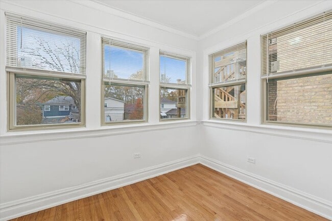 Building Photo - 5412 N Kimball Ave