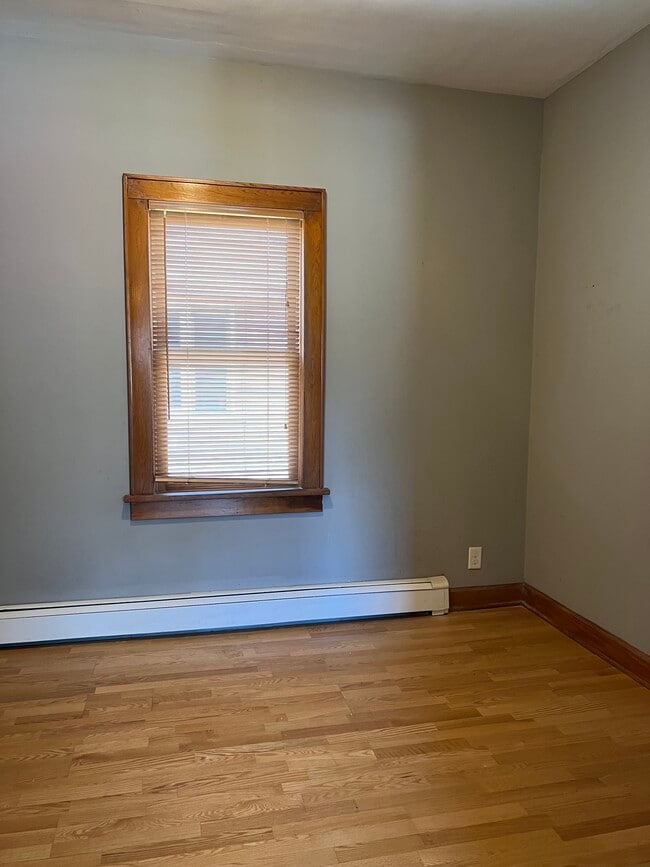 Building Photo - 119 Roland Ave