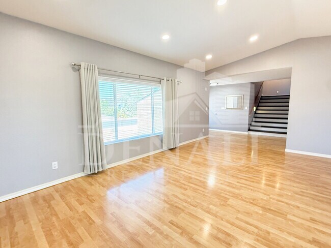 Building Photo - 811 E Chilton Dr