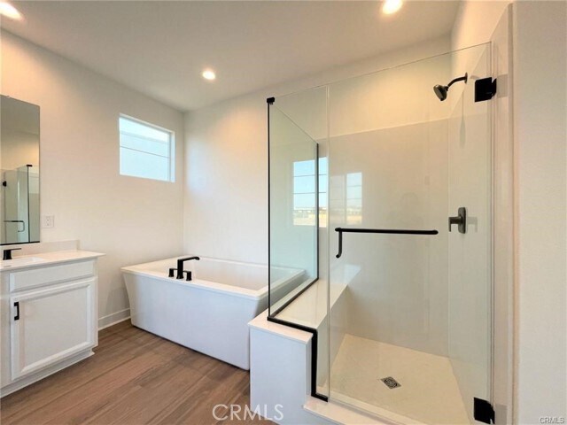 Building Photo - 476 Chorus