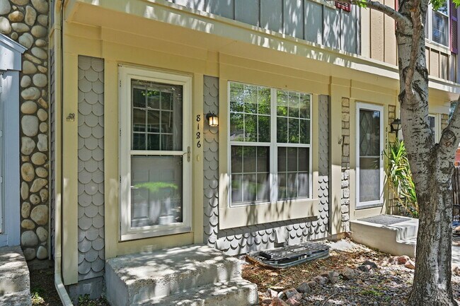 Building Photo - $2,470.95, 2 Bed, 2.5 bath Townhome in Centennial with in unit Laundry!