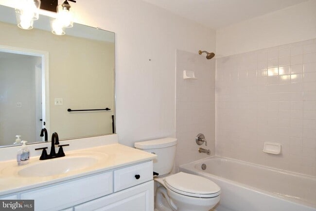 Building Photo - 301 Hillwood Ave