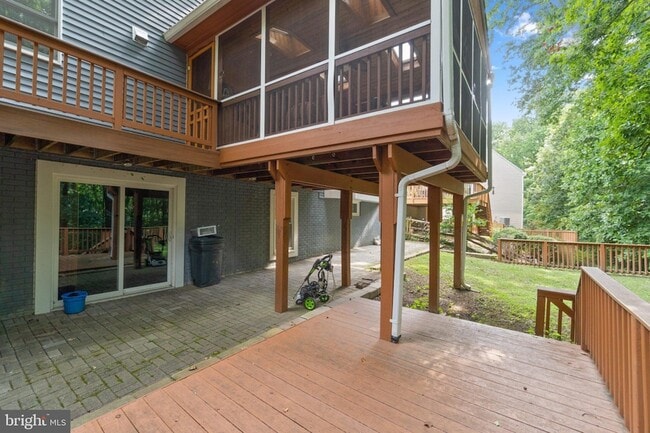 Building Photo - 6874 Caravan Ct