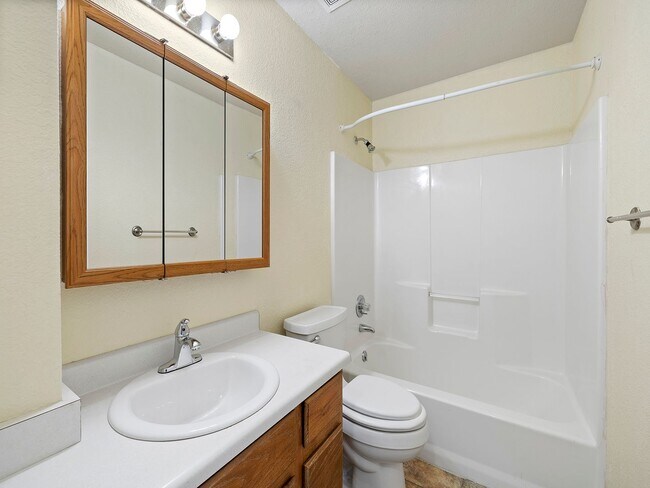 Building Photo - Beautiful 3-Bed Ranch Near Parks, Shops & Dining