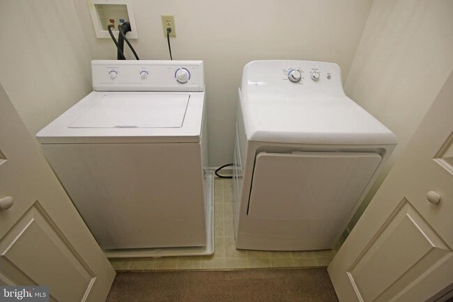 Building Photo - 63 N Cherry St