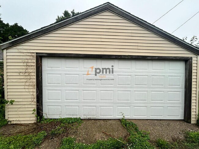 Building Photo - 616 Burton Ct