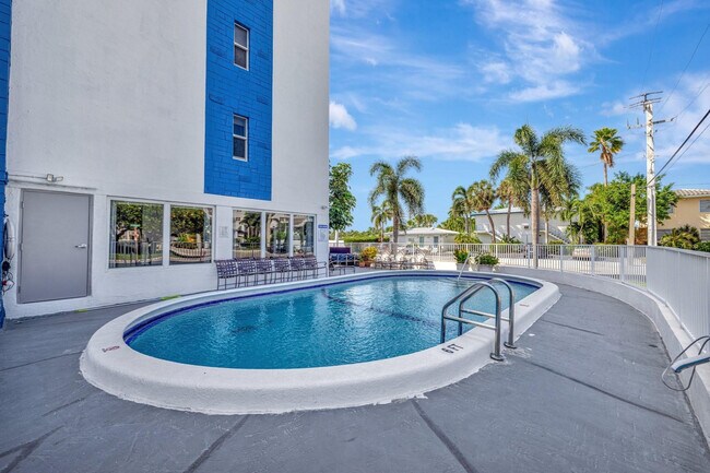 Building Photo - 550 Bayshore Dr