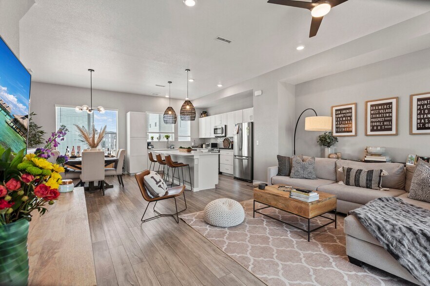 Building Photo - 6768 Quivas Way