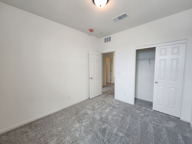 Building Photo - WOW Four Bedroom in North Summerlin!