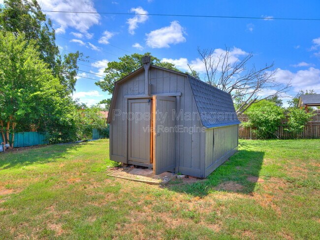 Building Photo - 4608 N Libby Ave