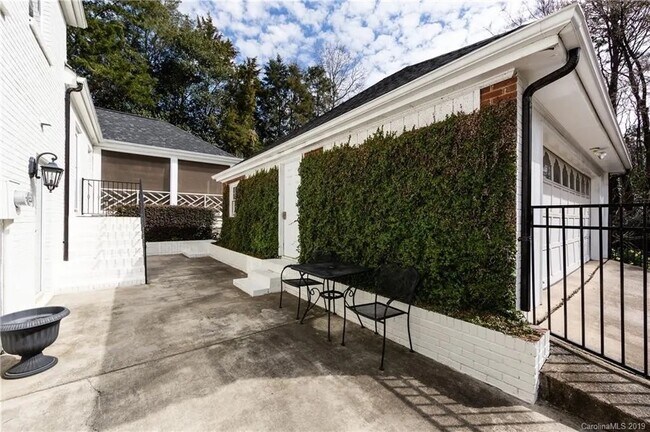 Building Photo - 2127 Edenton Rd