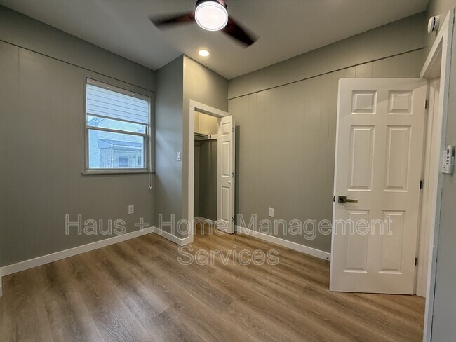Building Photo - 403 Wall Ave