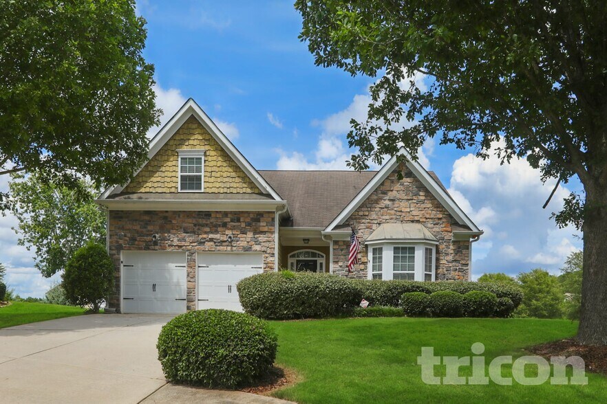 Building Photo - 2104 Bradbury Ct