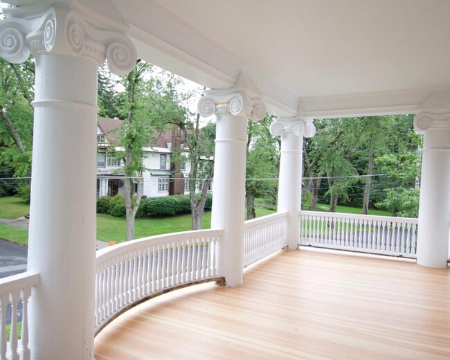 Building Photo - 409 S Melcher St