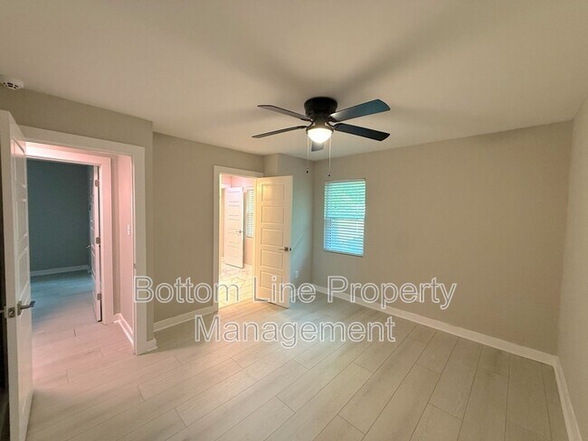 Building Photo - 4117 Oak Forest Dr