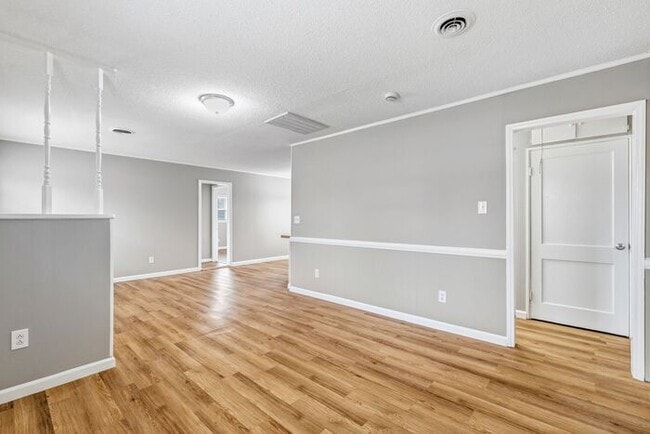 Building Photo - 4652 S Holden Rd