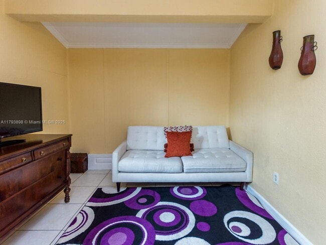 Building Photo - 5524 Garfield St