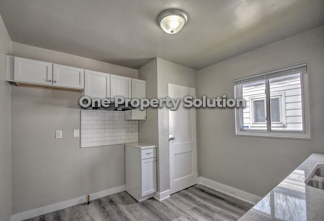 Building Photo - 2034 Pennsylvania St