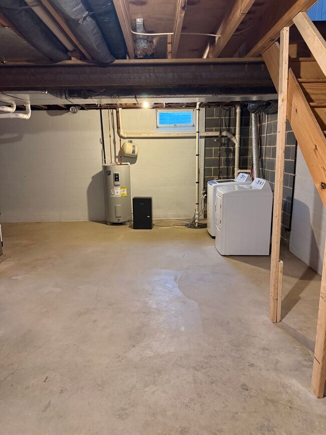 Building Photo - 1560 Buttercup Dr