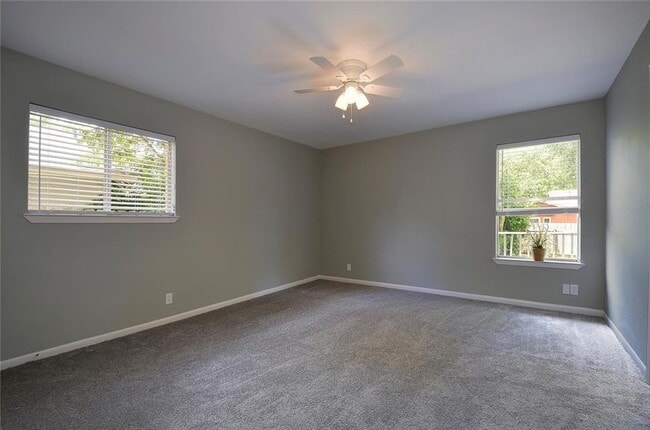 Building Photo - 10110 Woodland Village Dr