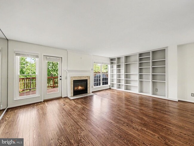 Building Photo - 11527 Bertram St