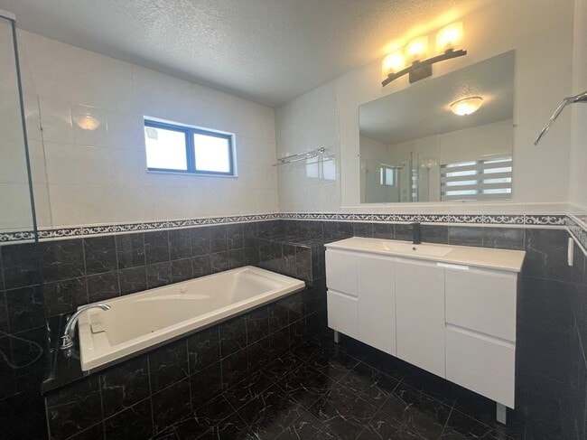 Building Photo - 8735 SW 54th Terrace