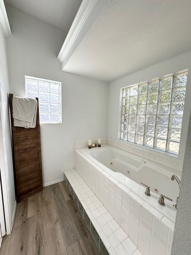 Building Photo - Gorgeous Home For Rent Available July 10th.